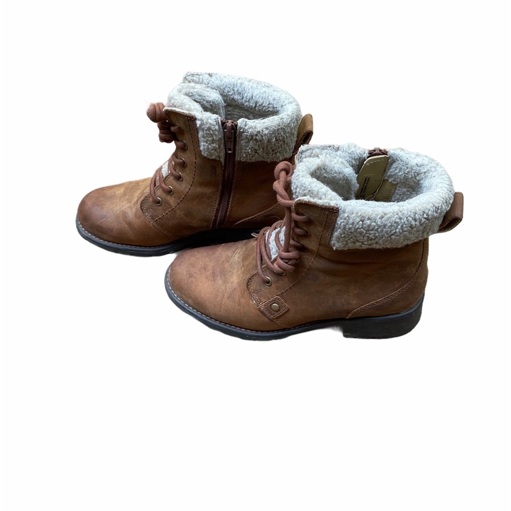 Clark’s Orinoco Dusk Shearling Lined Lace Up Boot - Picture 6 of 8